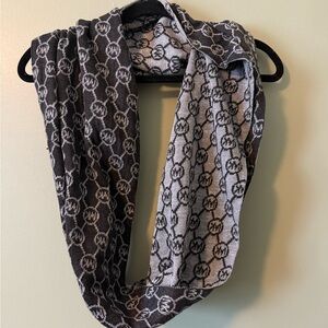 MICHAEL Michael Kors Black and Gray Logo Scarf